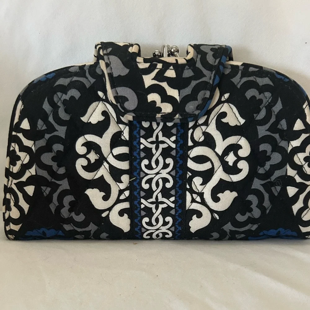Vera Bradley Clutch Kiss N’ Snap Tab Wallet w/Kisslock Canterbury Blue. Great!